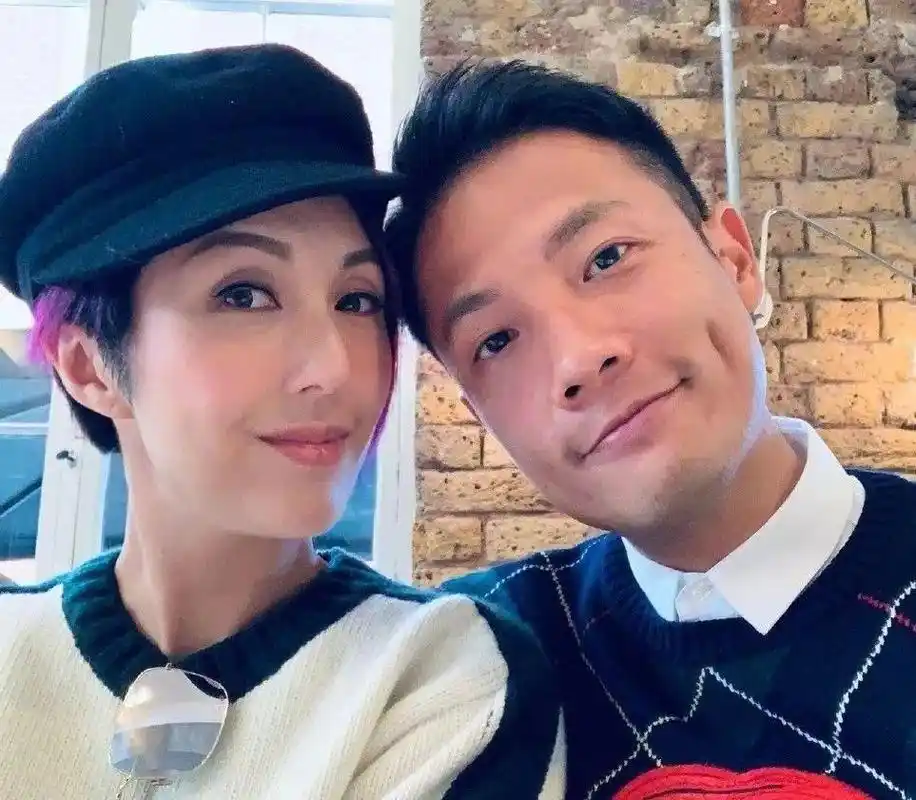 杨千嬅与丈夫丁子高庆祝结婚14周年,恩爱自拍,甜蜜引发羡慕!