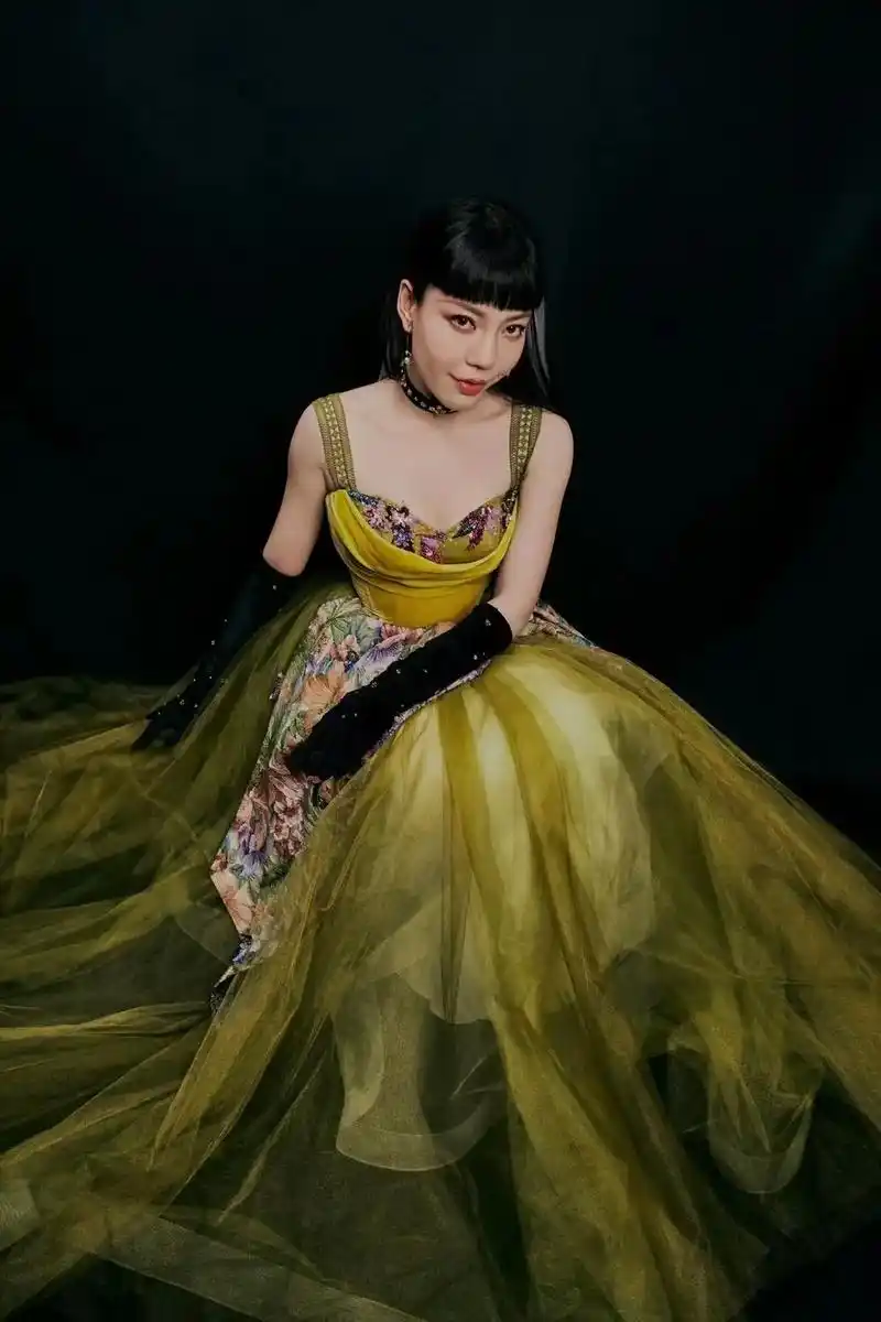 吴莫愁 #魅力十足性感女神 #周一萌新歌空欢喜 #女神永远 - 抖音