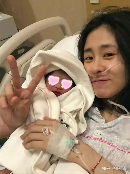 张碧晨被质疑孩子非亲生华晨宇忙着约会好友晒出生产照辟谣