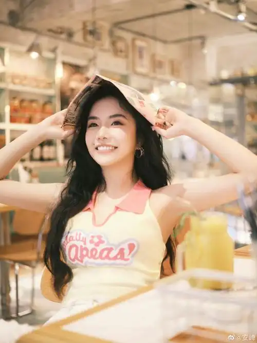 安崎生日写真超美的妹妹笑容好阳光呀