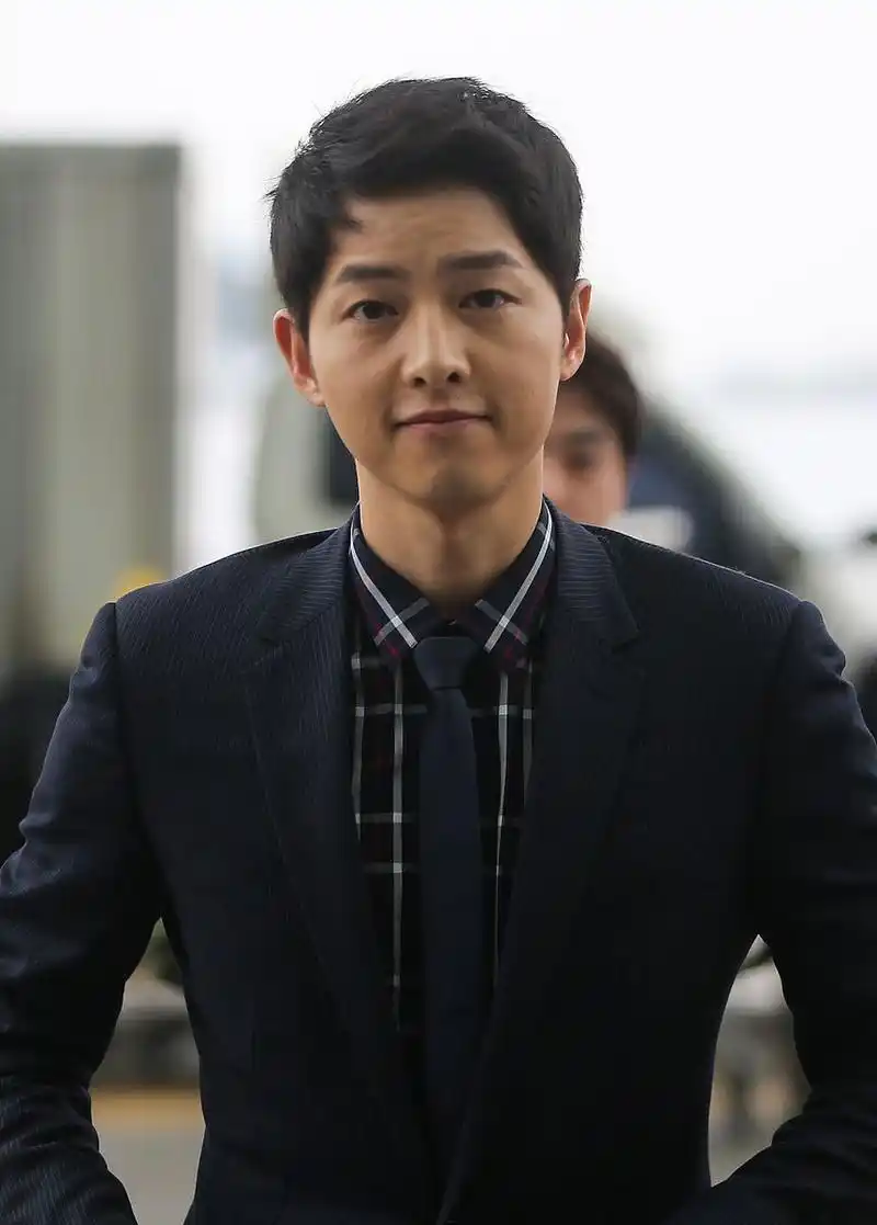 其中,李帝勋凭借在《模范出租车2》中的出色表现,和女演员金泰梨一