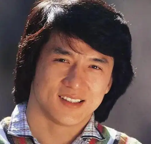 成龙怒批年轻演员迟到早退评论区却翻车网友为何不买账