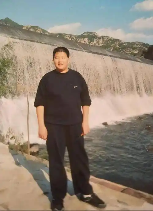 接连交往女神杨幂秦岚 33岁魏大勋惊人背景曝光_魏绍林_演出_节目