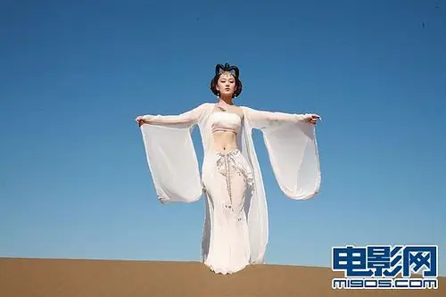 《不怕贼惦记》曝沙漠魅影 张馨予将赴东京影节