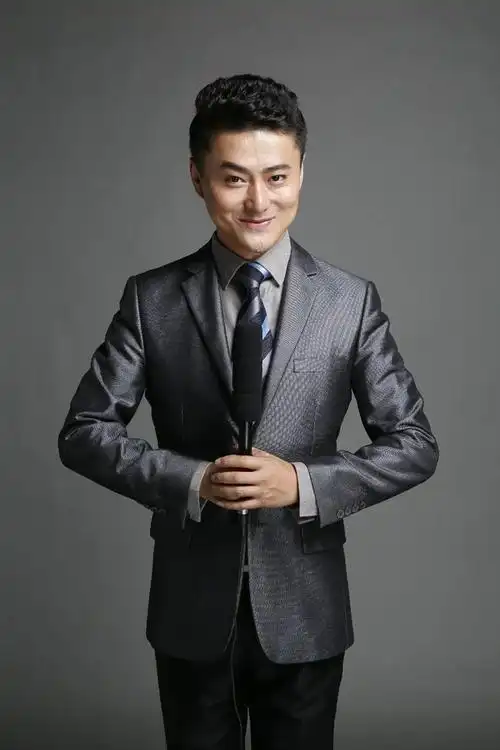 2 贵州卫视著名主持人,主任播音员,贵州省慈善宣传大使,获中国电视