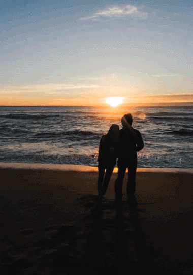 夕阳西下gif背影gif恋人依偎gif