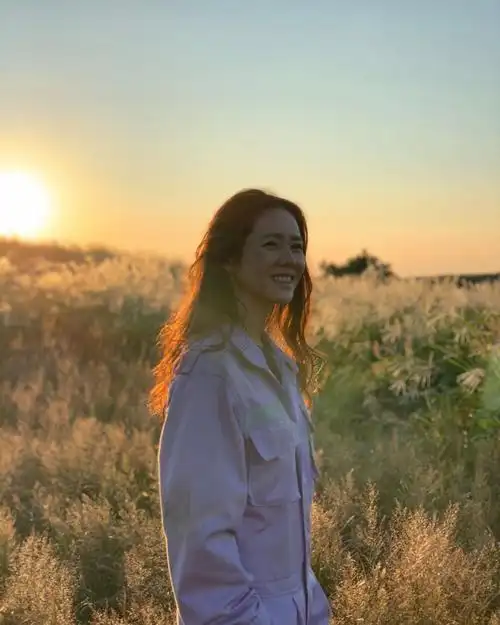 孙艺珍 ins:yejinhand