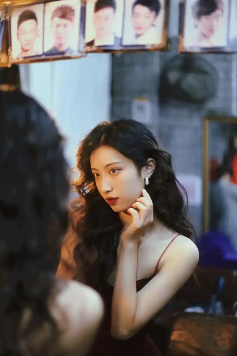 人間煙火,怦然心动.     出境:星 #港风复古 - 抖音