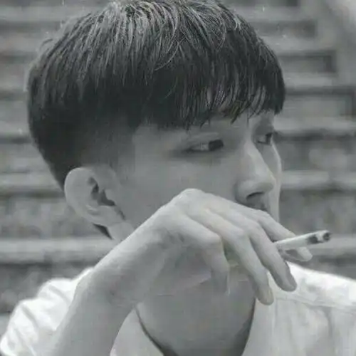 求抽烟的好看头像