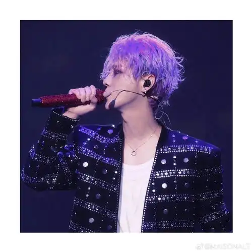 项链,搭配woody chandelier短款白金钻石耳环,热力开唱#鹿晗重庆演唱