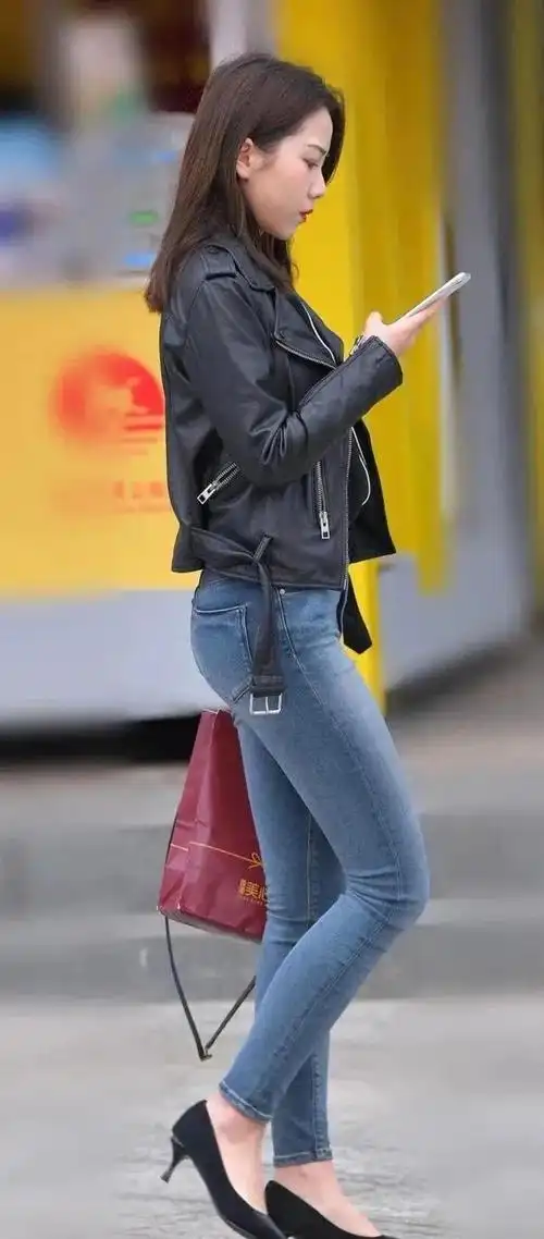 牛仔裤学着穿,简约又不失街范感,简简单单地上街毫无问题|牛仔裤|款式