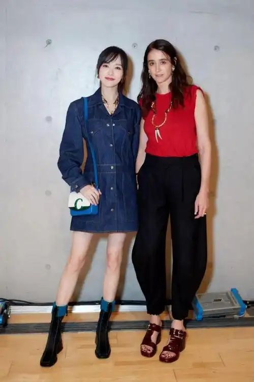 大型"撞菜"现场!昨晚唐嫣何穗孙怡全为帅气可爱的chloé比心