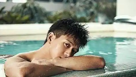 李现_腹肌_眼神