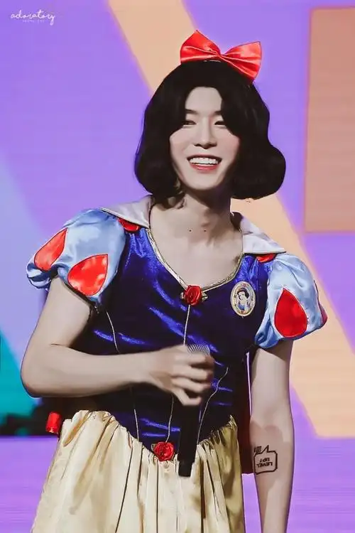 范丞丞演唱会上打扮成白雪公主网友只看脸的话真的超美