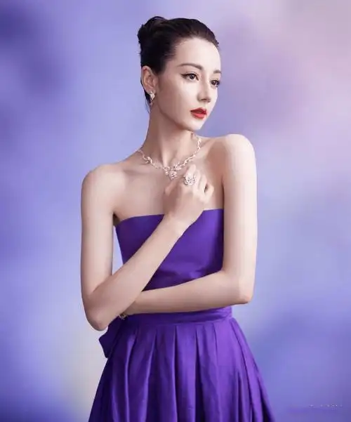 迪丽热巴和蔡徐坤工作室评论区好热闹,真相其实没那么重要_顶流_事情