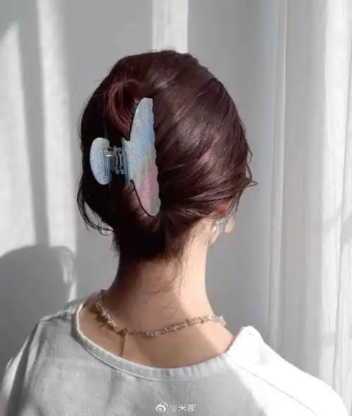 湿气满满的梅雨季9715披发乱糟糟的,根本没有发型