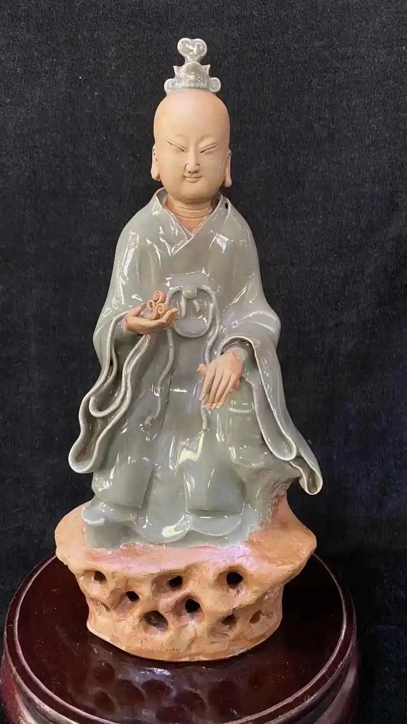 龙泉窑,梅青釉男相观音菩萨座像,通高33cm,底座长16cm - 抖音