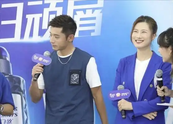 大满贯同框丁宁变身知性女白领身高与张继科也相差不多