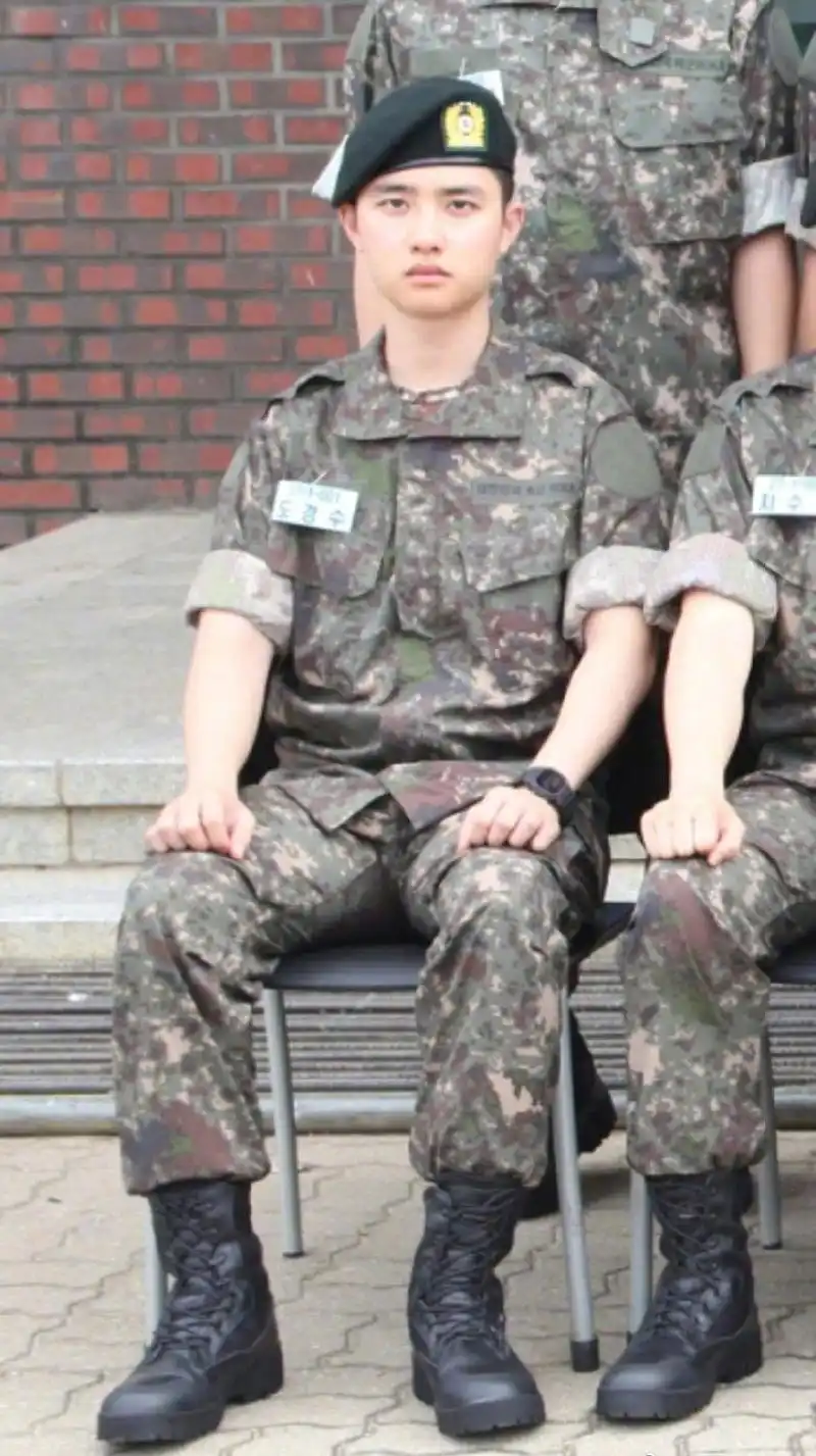 每天都是感慨着入伍后嘟嘟的素颜又期待着灿烈世勋新专辑的一天