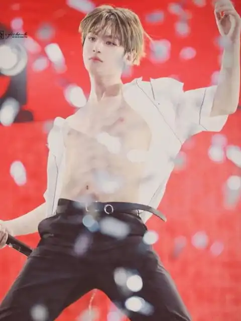 许凯的腹肌,易烊千玺的腹肌,看到黄明昊:不是画出来的吧?