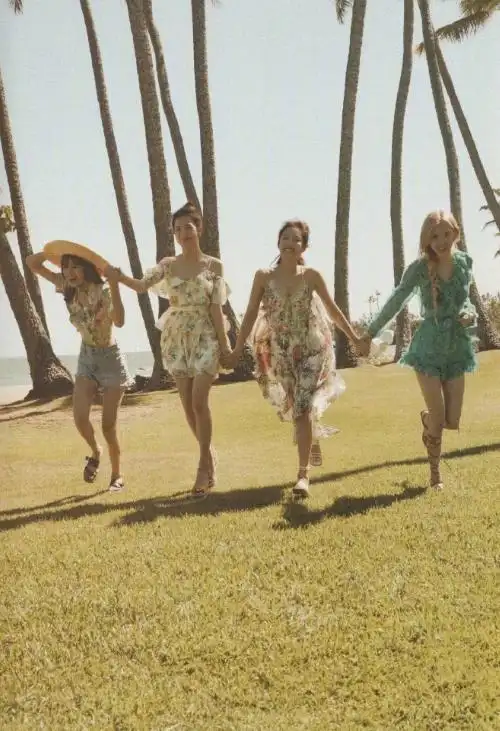blackpink夏威夷写真美成仙!jennie慵懒lisa俏皮,总之都很好看