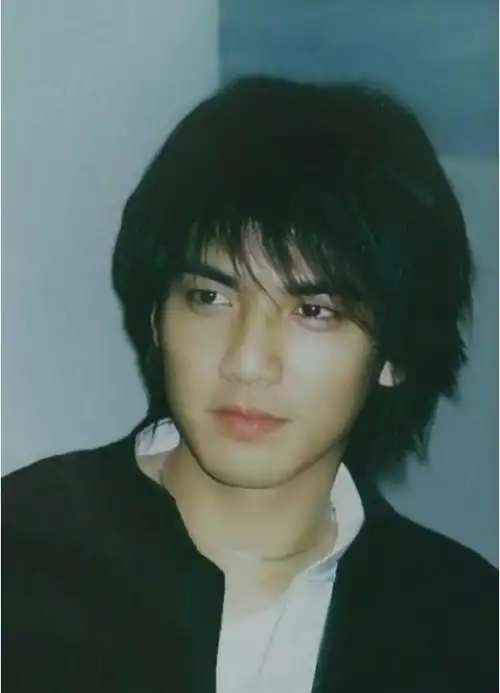 钟汉良17岁学生照太帅了!网友感叹君生我未生,难怪叫他"小哇"