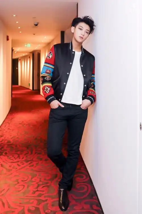 黄子韬宣传照造型辣眼睛,分层太多显累赘,什么时候能放弃眼线?