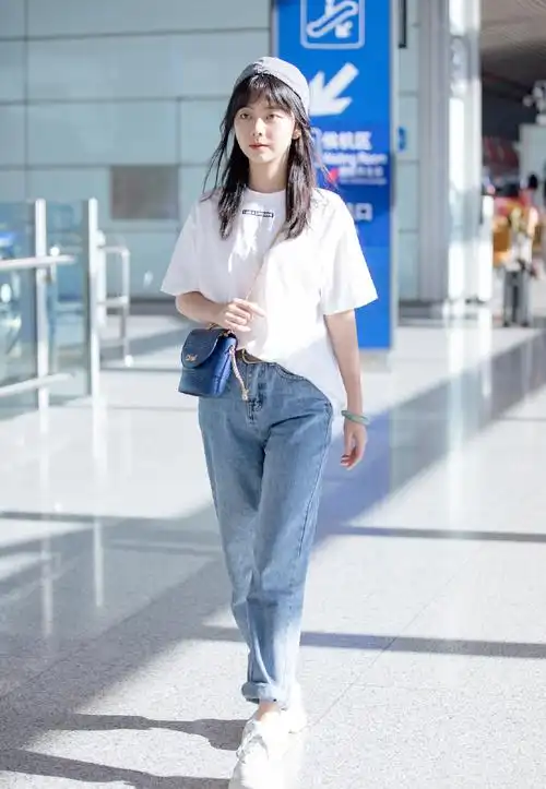 看谭松韵的机场美照,就知道什么叫童颜,你确定有29岁了?