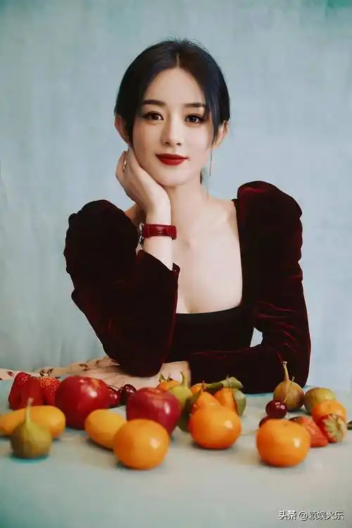 赵丽颖冬日时光侧拍写真,少女容颜细腰身_头条_脊柱_颈部