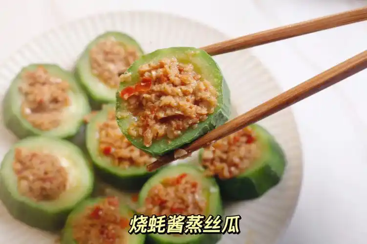 红色美食快夸我能干3分钟搞定蒜蓉蒸丝瓜