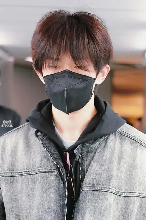 易烊千玺电影小小的我##易烊千玺机场图##易烊千玺出发日内瓦