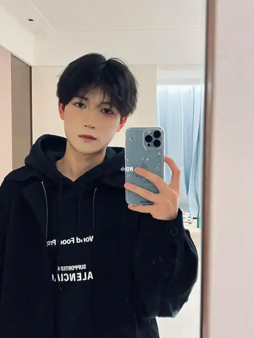 右划看八块腹肌