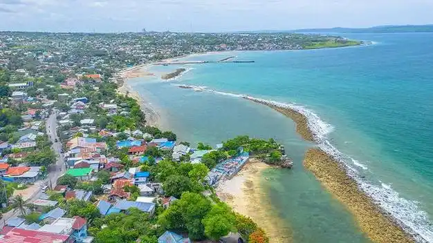 这里算是印尼东部很小众的一处度假海岸西帝汶省会城市古邦