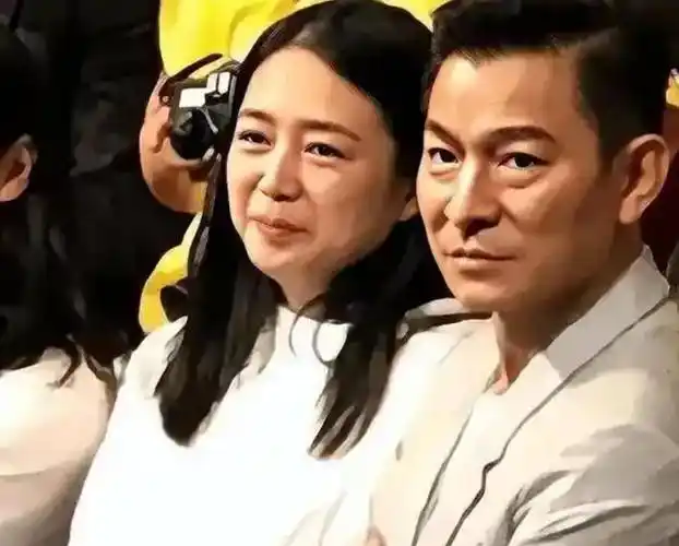 刘德华老婆朱丽倩现身,58岁老态明显,陪老公一起开演唱会