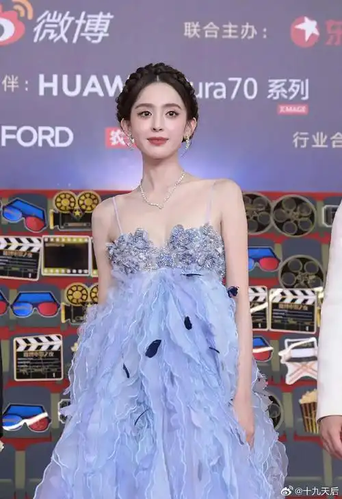 热巴和娜扎的红毯图造型,你们觉得谁更有星味一点