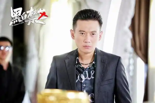 两人多次搭戏,徐洪浩出演过很多的军旅题材电视剧,就比如《我是特种兵