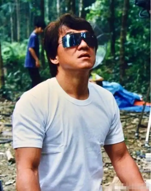 70岁成龙满头白发李连杰交代身后事岁月没厚待任何人是真的