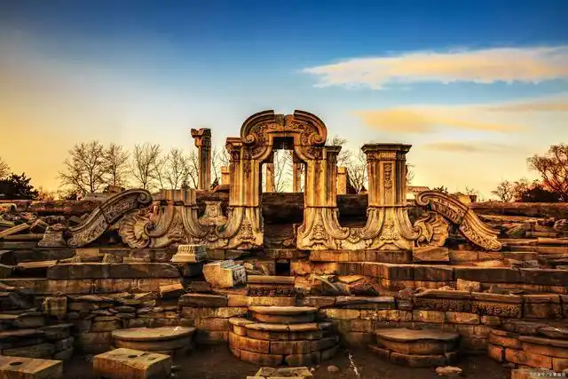 乾隆时期《圆明园四十景图咏》被法国人掠夺后拍卖4200法郎