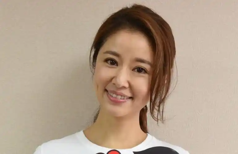 林心如16岁旧照曝光略带婴儿肥看到可爱的酒窝网友羡慕了