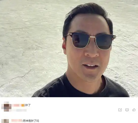 46岁吴彦祖近照瘦一大圈!与粉丝合影没架子,身材壮硕五官立体