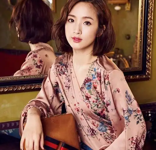 林依晨穿浅绿裙配超短刘海土味都要溢出屏幕了