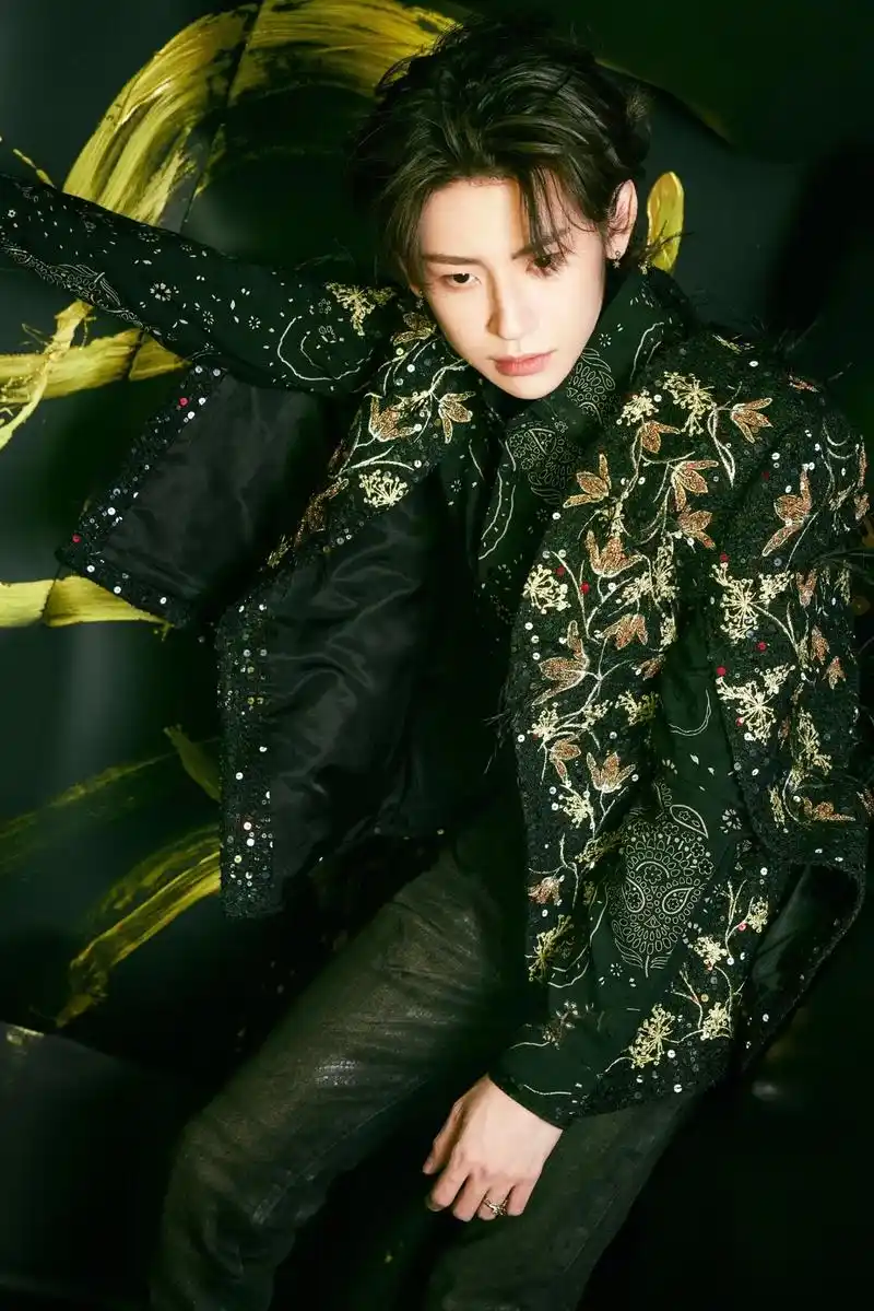 小鬼王琳凯 #百花迎春晚会#骁@小鬼-王琳凯😈 今年春晚 - 抖音