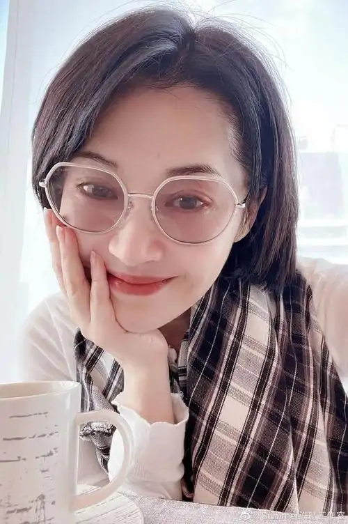 杨钰莹多大年龄,杨钰莹多大(50岁杨钰莹状态惊人)