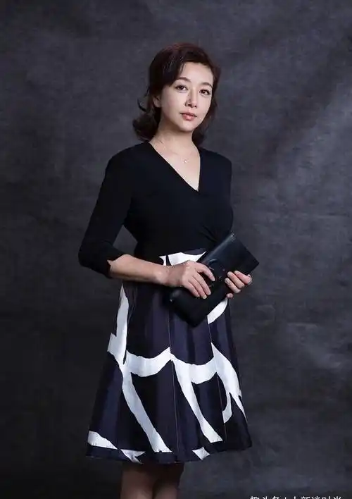 原创江珊终于放开了穿半透薄纱装秀3d身材52岁身材真有料