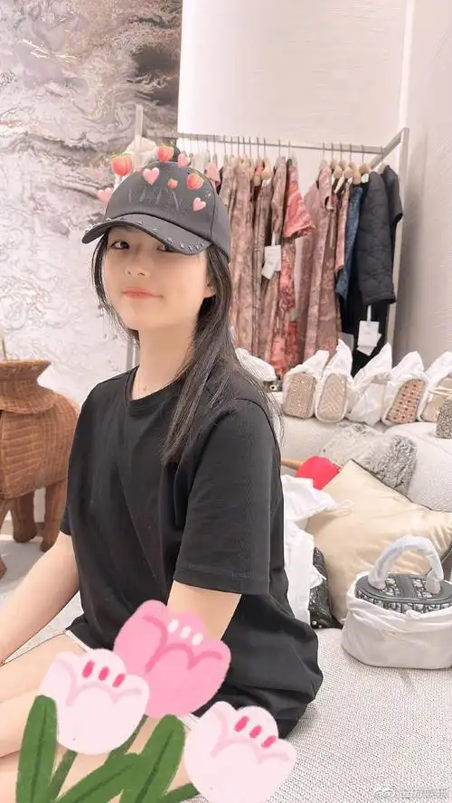 李湘为女儿庆儿童节 王诗龄近照又瘦又美淑女范儿十足