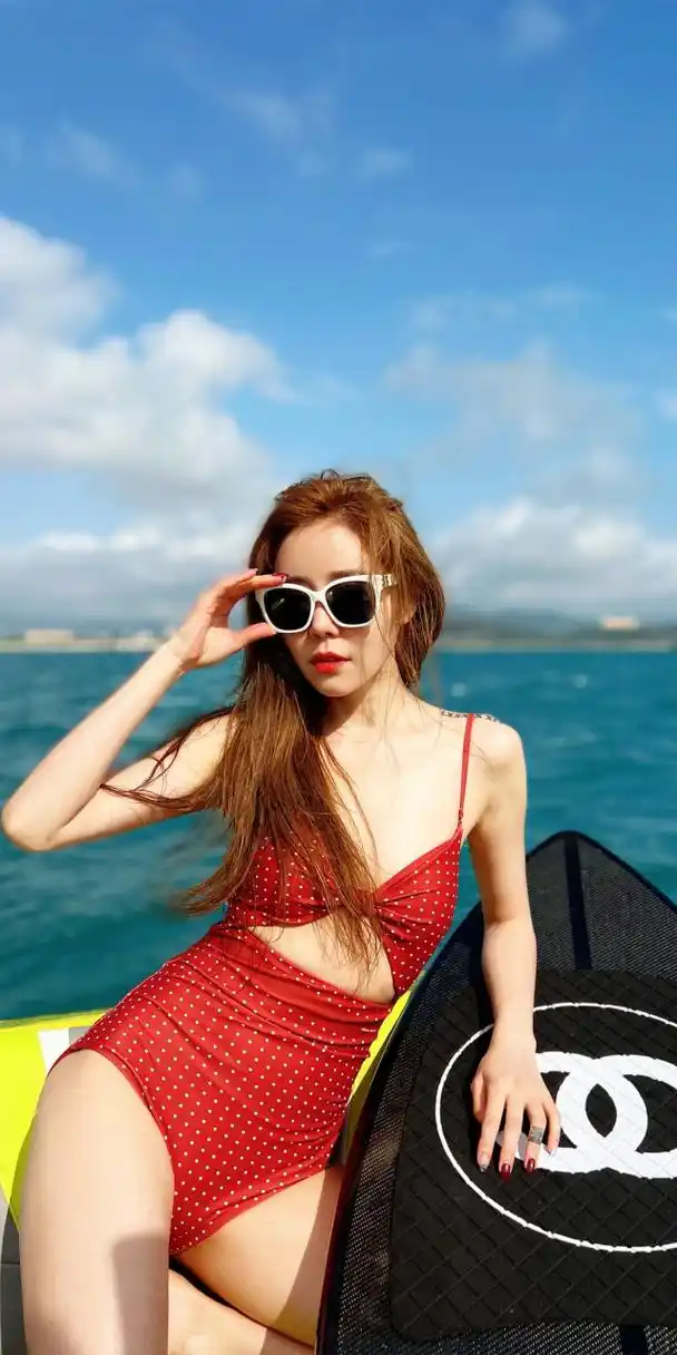 安又琪泳装写真壁纸,好身材活力满满