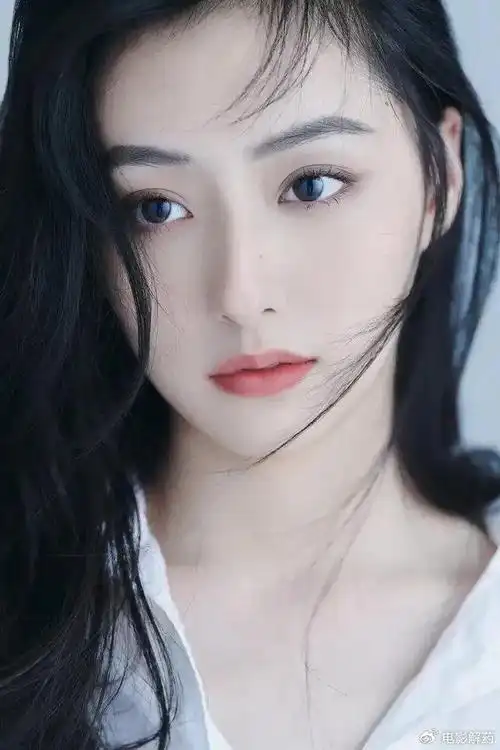 好惨啊!00后小花胡连馨不雅视频遭曝光,有多部待播剧,合作杨幂秦