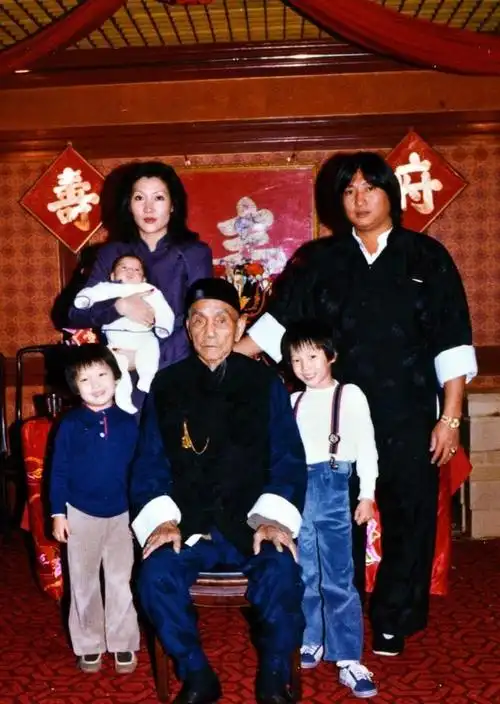 美貌不输女明星,如今35岁仍单身(洪金宝的儿子和女儿照片) - 冷求网