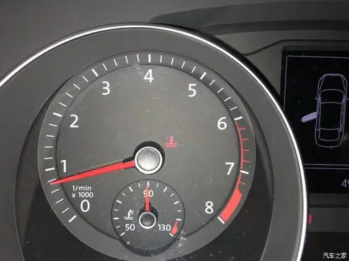 迈腾b8刚一年提示冷却液低怎么回事