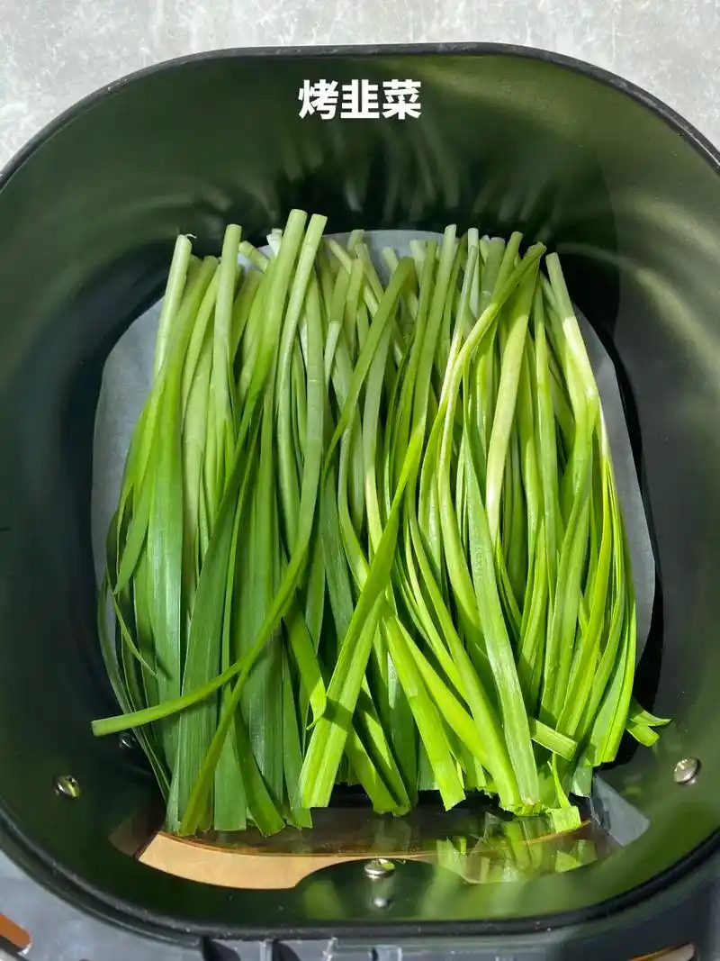 做法16615韭菜切段,放入空气 - 抖音
